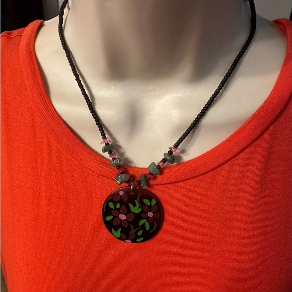 Lot more of 3 Beautiful Necklaces. - Picture 4 of 6